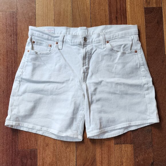 GAP White Denim 5" Girlfriend Mid Rise Shorts Size 32/14 - Picture 1 of 11